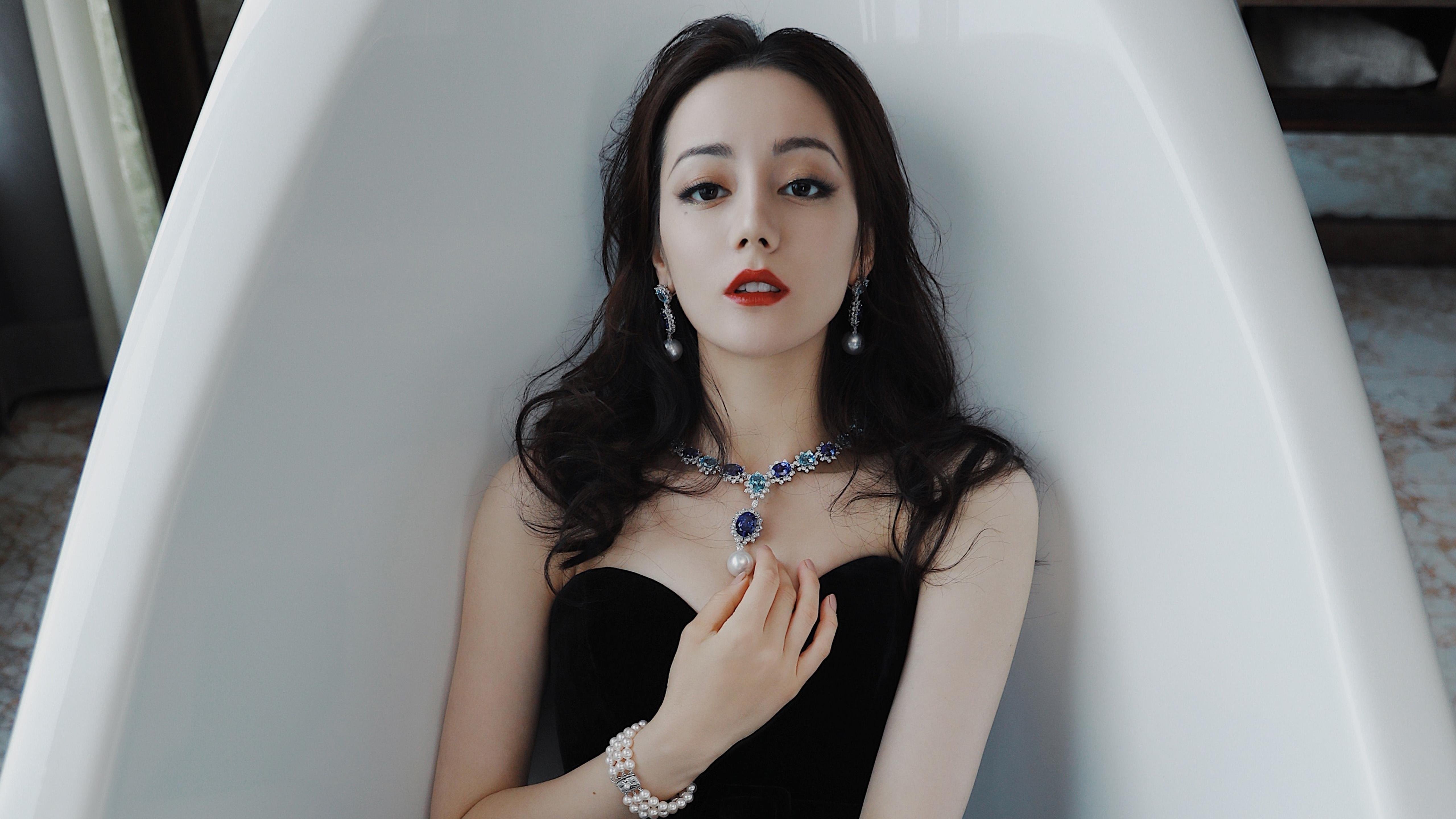 爱游戏-2025赛季：冠军争夺的潜在格局，下个赛季拿冠军